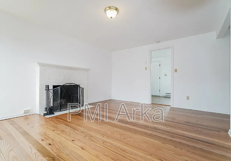 7306 S 115th St — Photo 3
