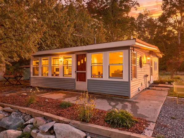 18490 Oxbow Dr, Barryton, MI 49305