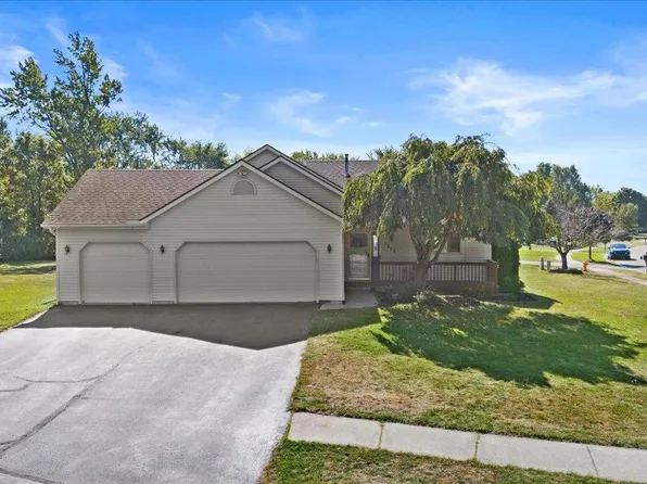 2650 Cherokee Hills Cir, Waterford, MI 48328