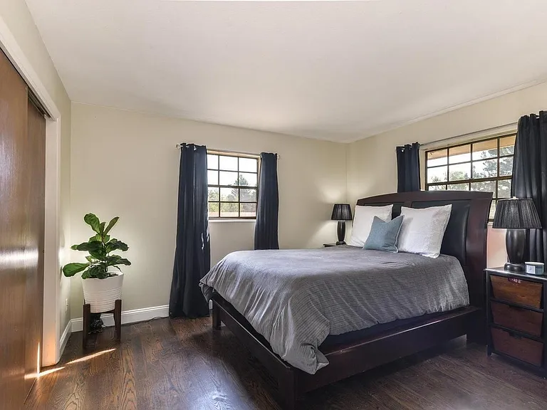 2025 Sheffield Ct — Photo 34