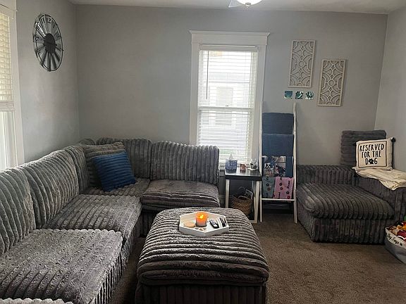 5th image of 933 Walker St