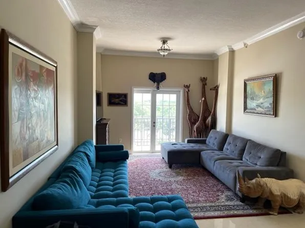 5271 SW 8th St APT 501, Miami, FL 33134