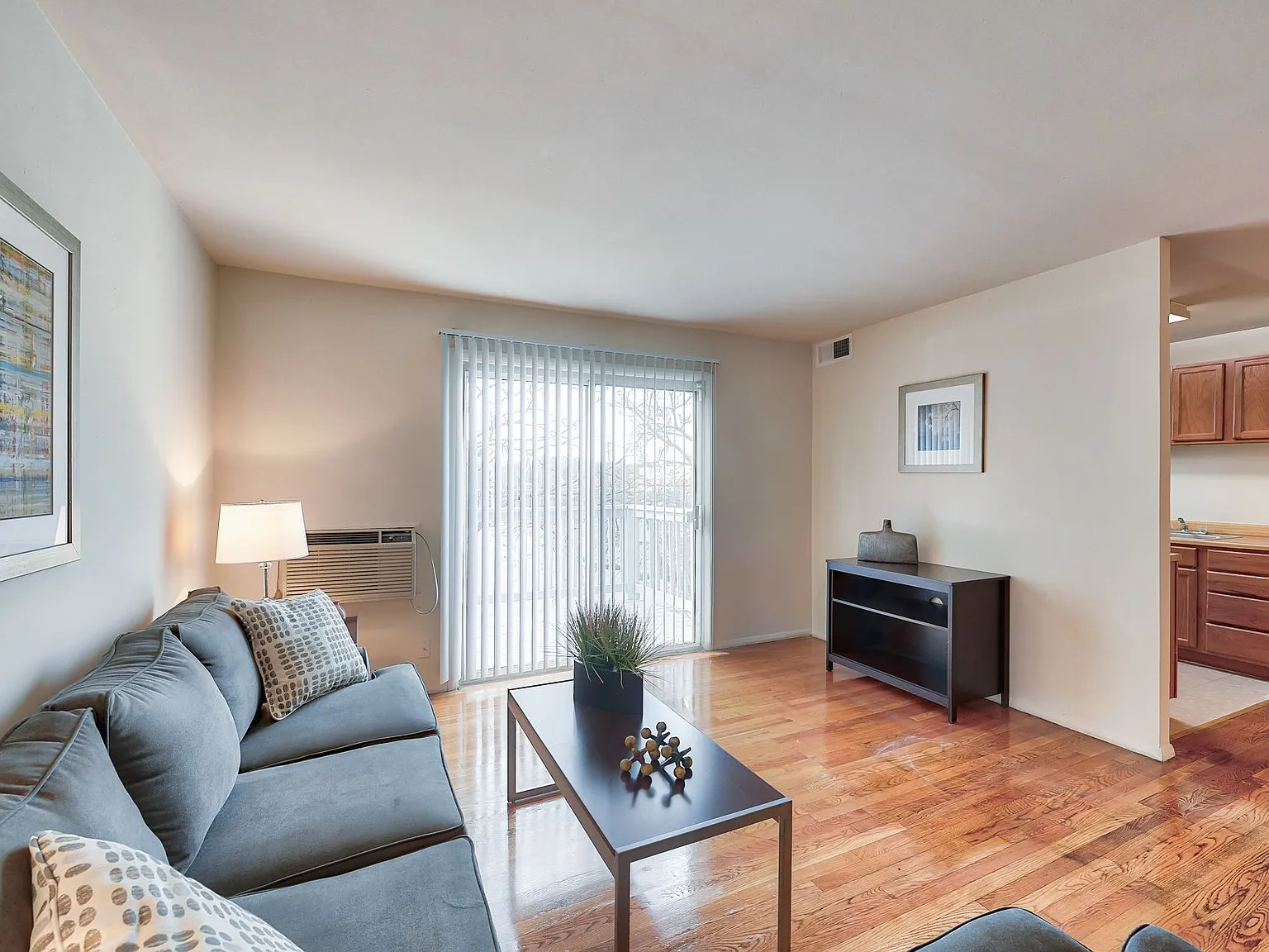 Park Plaza East & West Apartments — Photo 3