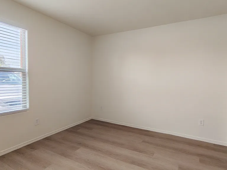 4 E Delta Rd #1 — Photo 10