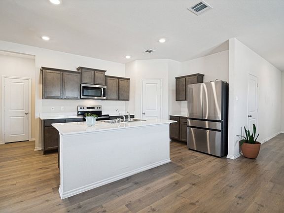 5th image of 801 Sunrise Ln