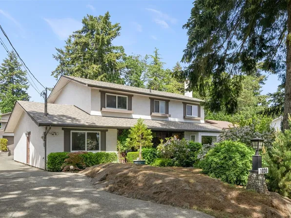 1020 Lucas Ave, Saanich, BC V8X 3P7