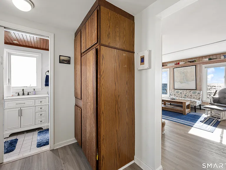 33 Beach Rd W — Photo 14