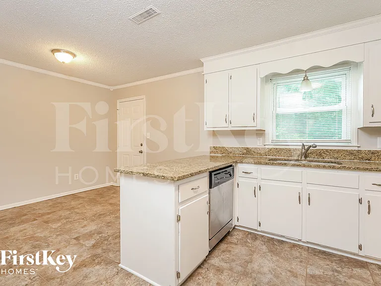 160 Rhyne Ct — Photo 6