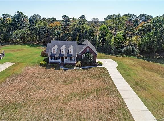 5th image of 4023 Cheshire Glen Dr
