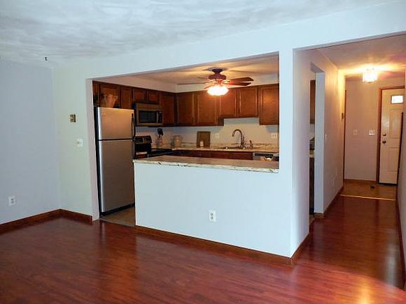 5th image of 924 White Birch Ln