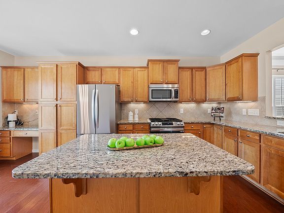 4th image of 604 Bloomsbury Pl