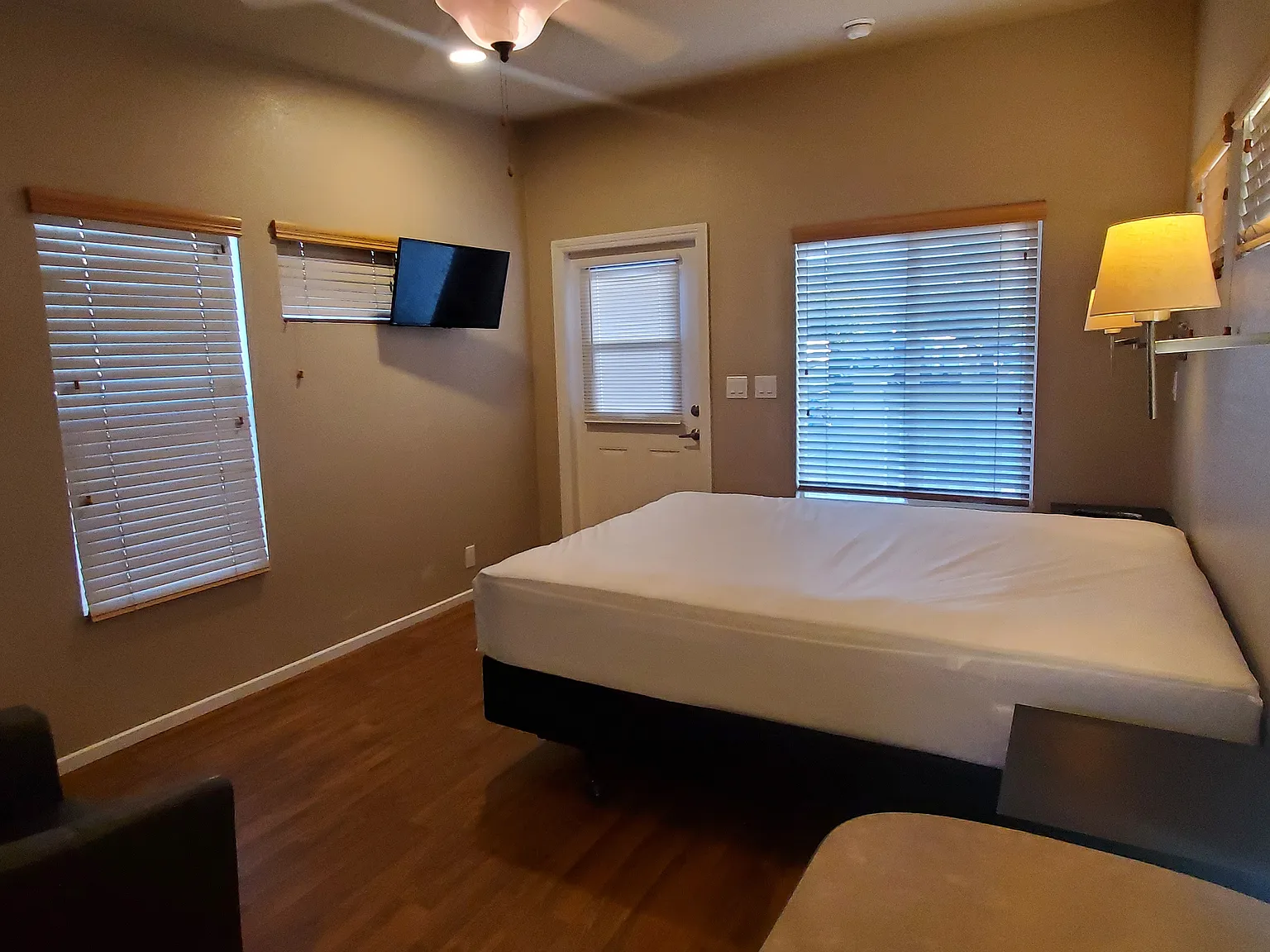 Studio, 250 sqft, $1,450 — Photo 3