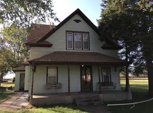 207 Jefferson St, Heartwell, NE 68945