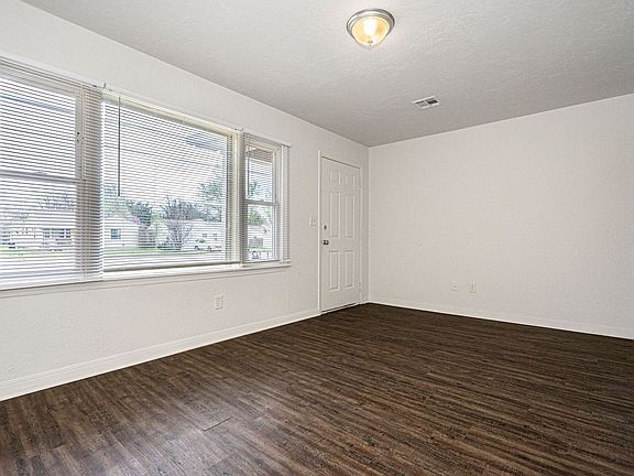 2nd image of 4507 N Rockwell Ave