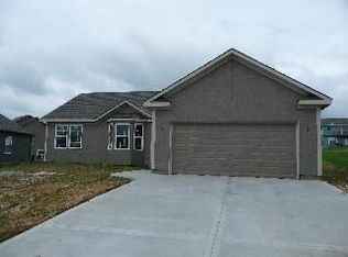 12120 Pine Valley Dr, Kansas City, KS 66109