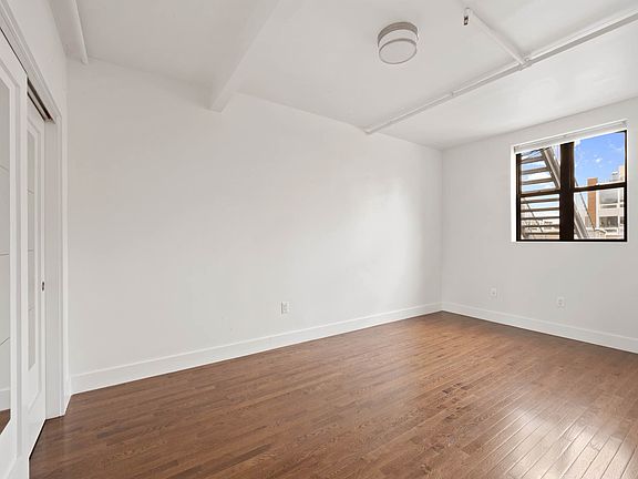 4th image of 241 Bedford Ave #14