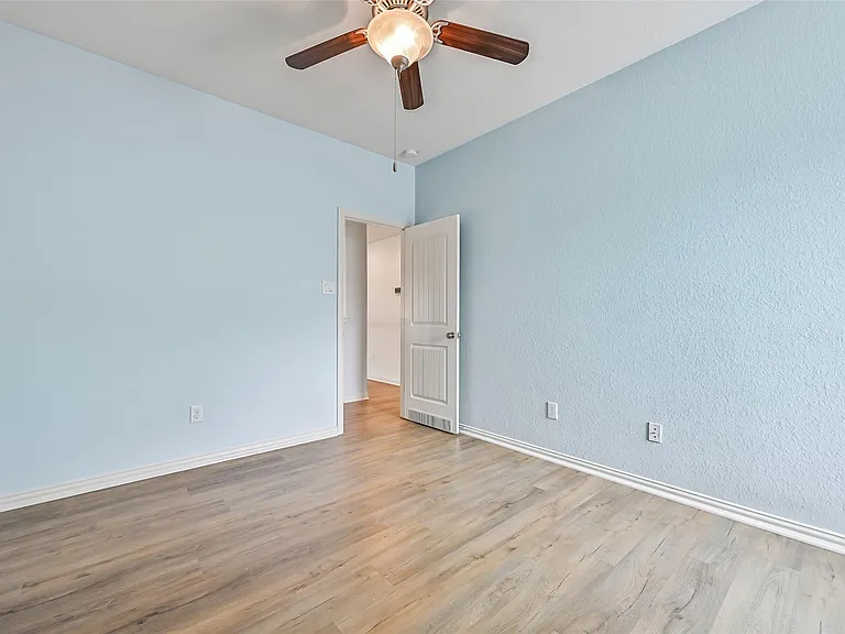 4511 Apple Point Ln — Photo 30