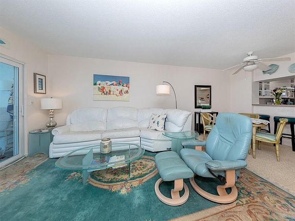 5th image of 950 Tarpon Center Dr APT 201