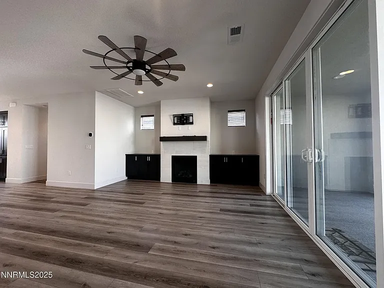 1326 Little Ln — Photo 5