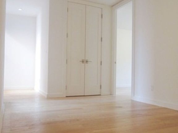 2nd image of 227 Waverly Pl APT 2C