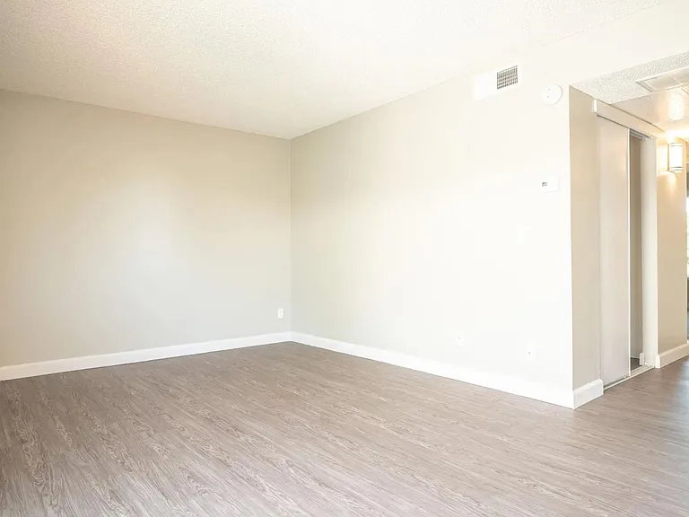 Sierra Square — Photo 8