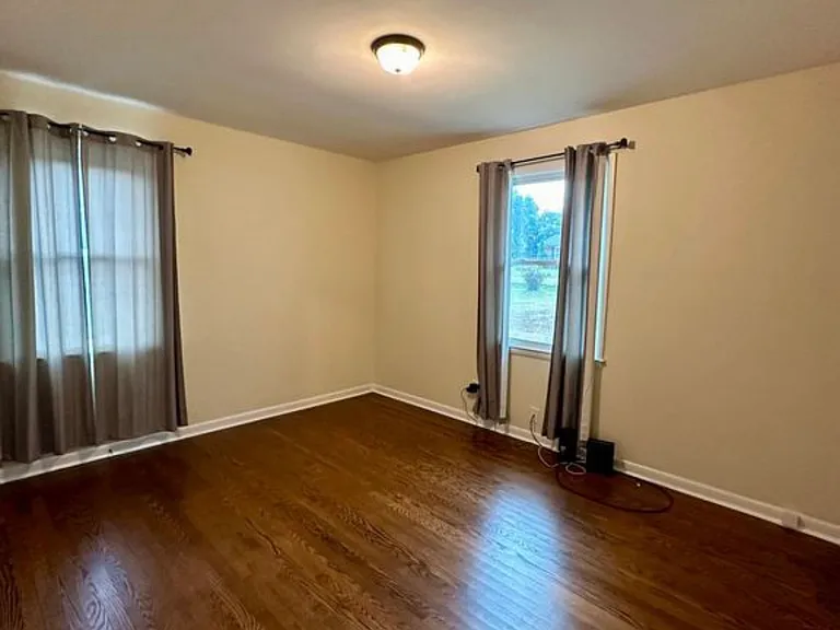 121 Oak Park Dr — Photo 11