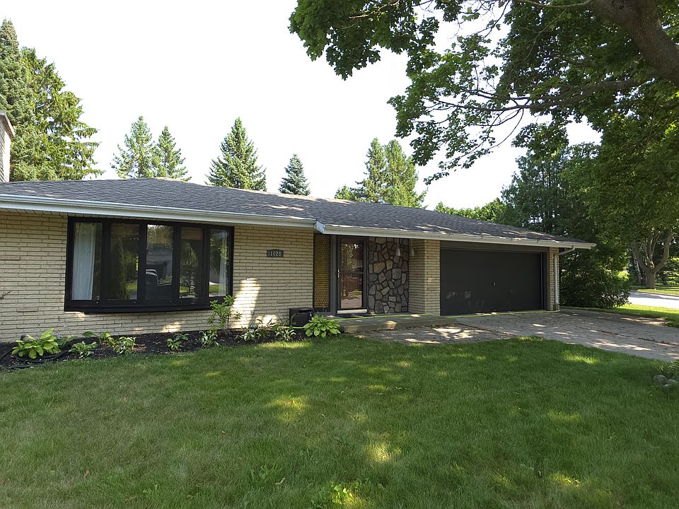 Freshly Painted Garage Door and Trim
