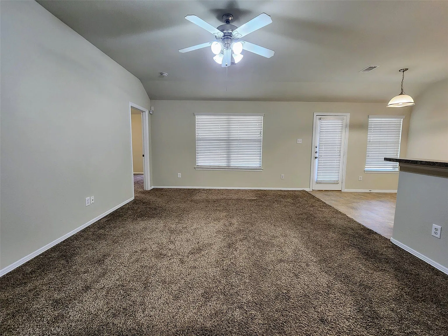 3 bed, 2.0 bath, 1262 sqft, $1,675 — Photo 3