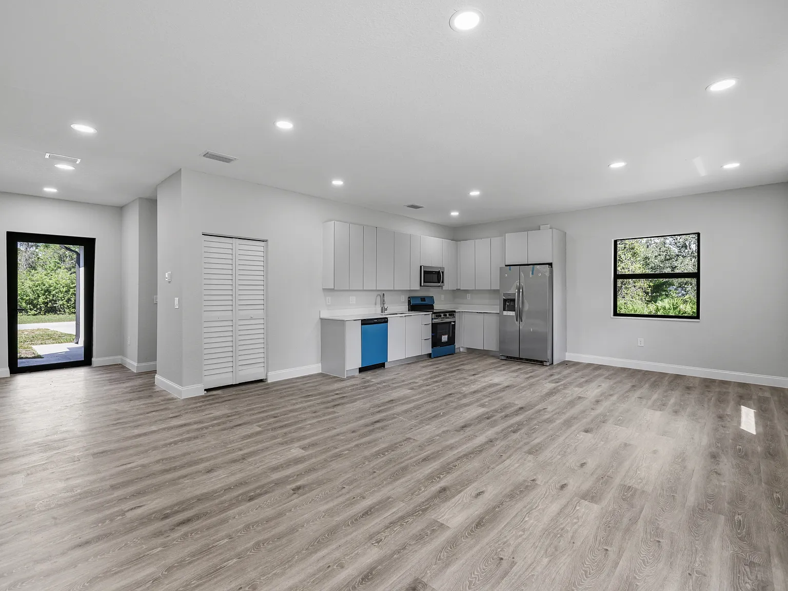 1134 Sunrise Boulevard - 1 — Photo 2
