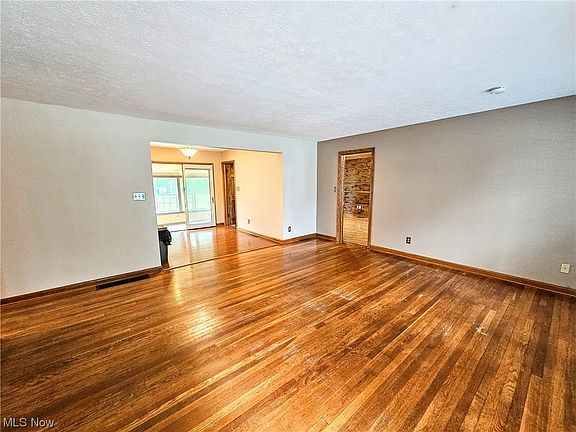 5th image of 141 Orchard Dr