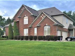 6901 Dakota Dr, Troy, MI 48098