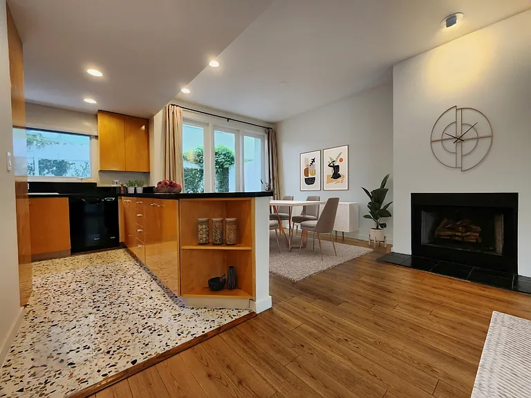807 21st St #5 — Photo 3
