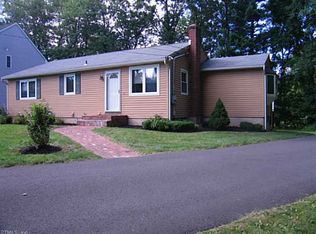 12 Winthrop Dr, Farmington, CT 06032