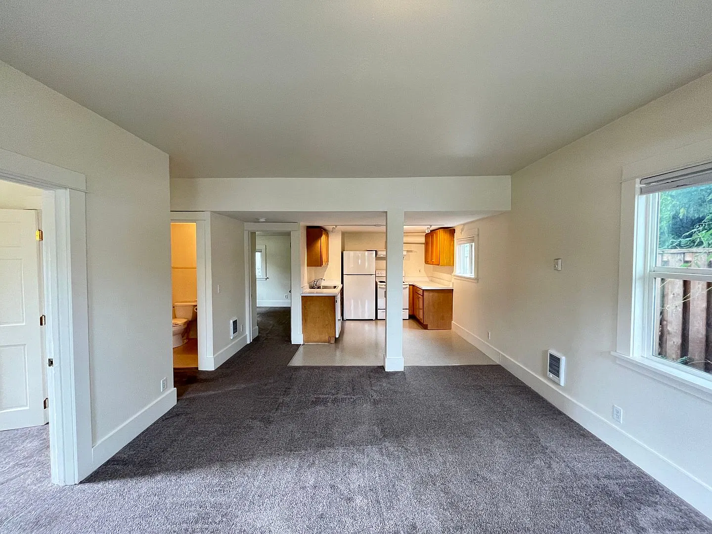 Charming 2Bd x 1Ba Unit in North Portland! Spacious Open Floor Plan Right Off I5!! — Photo 4