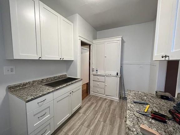 3rd image of 5316 N Winthrop Ave APT 2E
