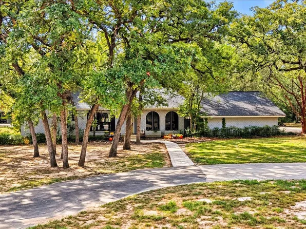 111 Post Oak Dr, Elgin, TX 78621