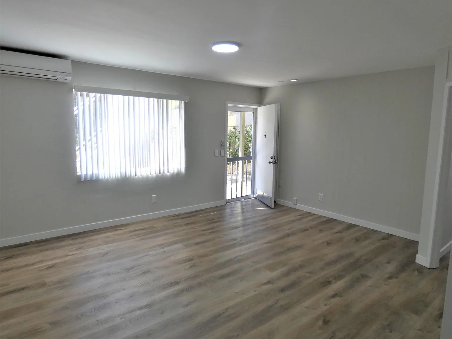 2 bed, 840 sqft, $2,350 — Photo 3
