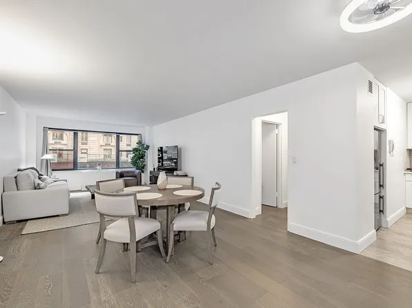 77 W 55th St #2HH, New York, NY 10019