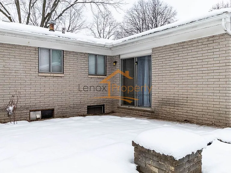 9436 Tavistock Dr — Photo 3