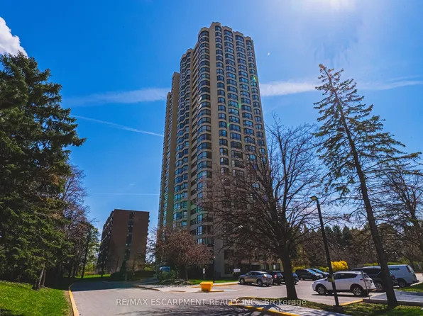 8 Lisa St #2404, Brampton, ON L6T 4S6