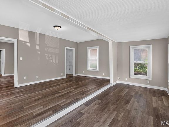 5th image of 7041 Glades Ave