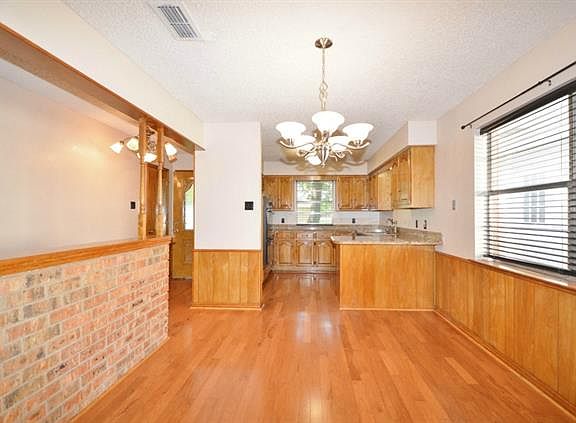 3rd image of 911 King Arthur Dr