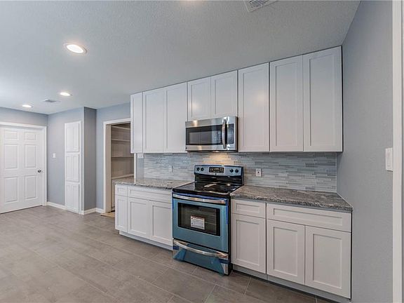 3rd image of 6709 Kingswood Dr