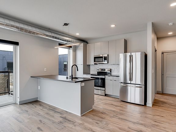 4th image of 455 Snelling Ave N #506