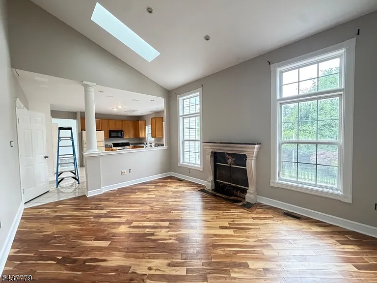373 Stonehenge Dr — Photo 5