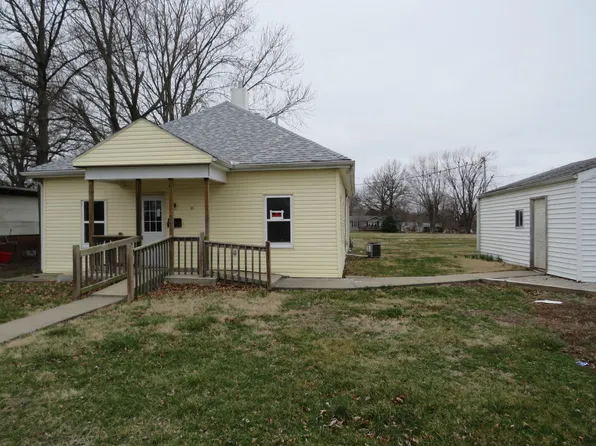 915 Carr St, Slater, MO 65349