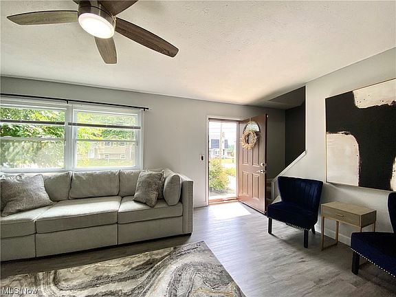 5th image of 321 Parkway Dr