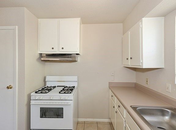 5th image of 4705 Cedar St