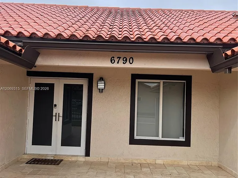 6790 SW 105th Ave — Photo 4