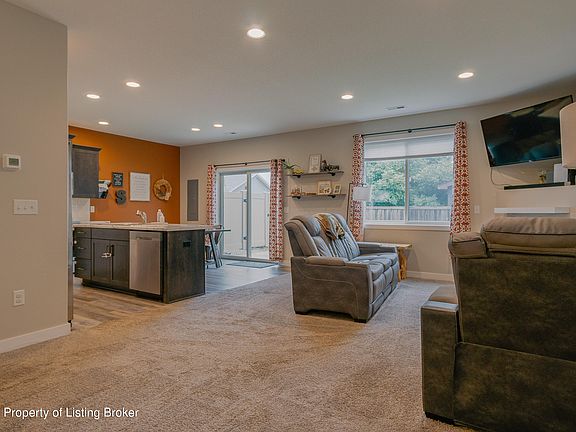 3rd image of 1018 Elm Ave